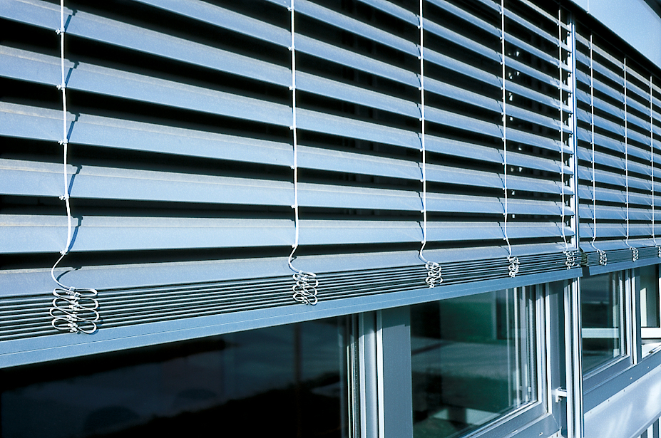 Sonnenschutz am Fenster: Verschattungssysteme schützen vor Hitze